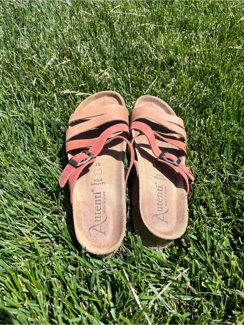 Autenti Women's Two-Tone Rust and Tan Leather Slide Sandals